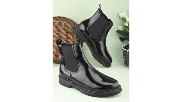 DressBerry Women Round-Toe Chelsea Boots