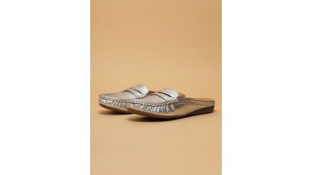 ERIDANI Women Textured Loafers