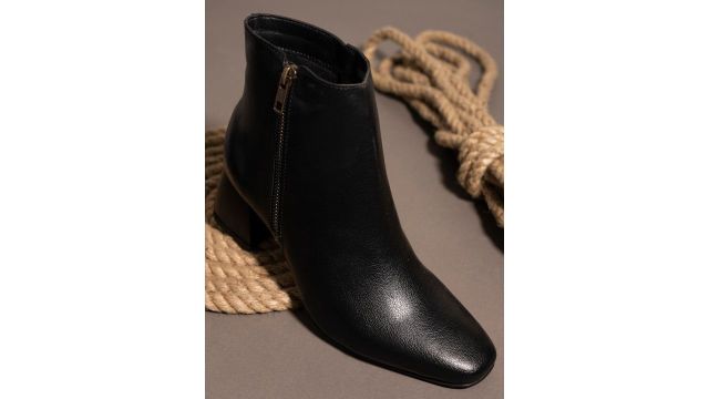 El Paso Black High-Top Block Heeled Boots