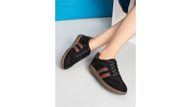 Fashion Victim Women Colourblocked Suede Sneakers