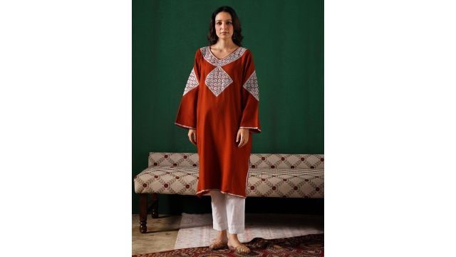 Kashmir Box Kashmiri Silver Boti Tilla Embroidered Cashmilion V-Neck Phiran, Winter Kurta