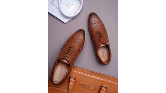 LOUIS STITCH Men Textured Formal Lace Up Brogue Shoes (Rubber Sole)