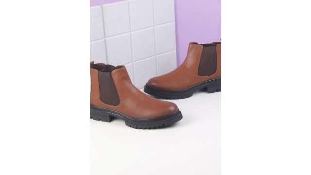 Mochi Metro Women Chelsea Boots 