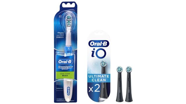 Oral-B Set of 2 iO Ultimate Clean Brushes & Toothbrush