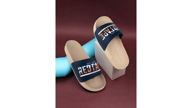 Red Tape Men Printed Sliders