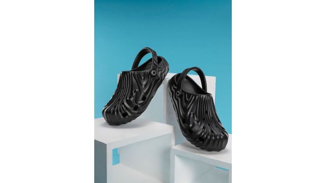 Red Tape Men Textured Clogs