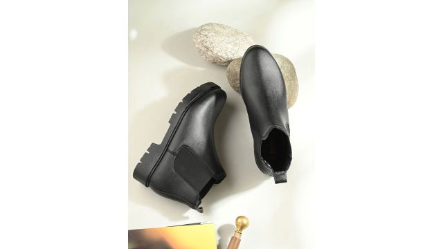 Roadster The Lifestyle Co Women Round Toe Chealsea Boots