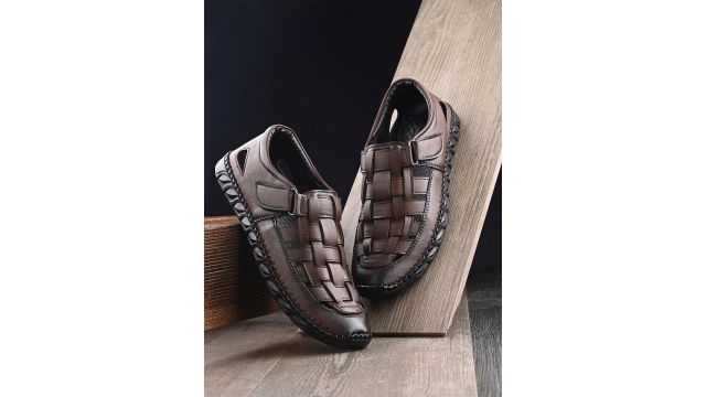 Roadster The Lifestyle Co. Men Coffee Brown Textured Fisherman Sandals