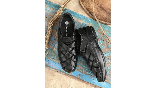 UNDERROUTE Men Black Leather Fisherman Sandals