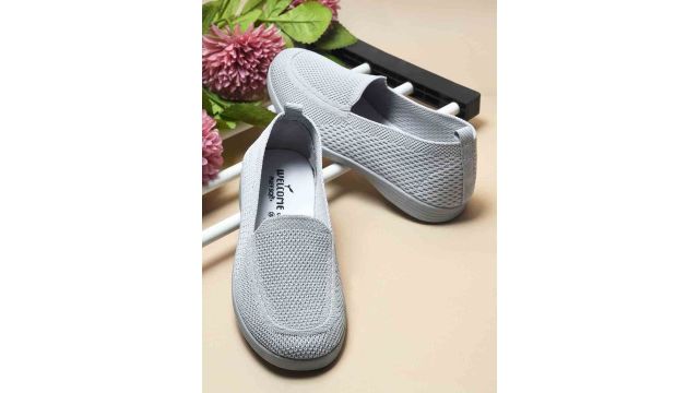 WELCOME Women Lightweight Slip-On Running Shoe
