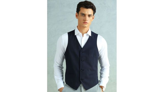 Arrow Men Slim-Fit V-Neck Sleeveless Waistcoat