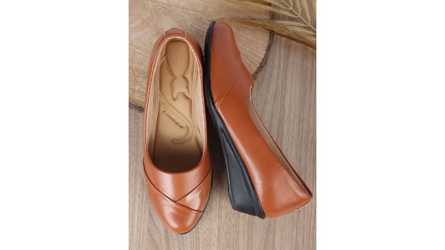 Denill Round Toe Ballerinas