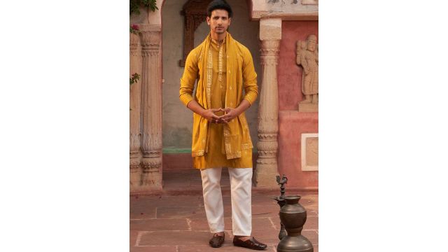 Jompers Men Floral Embroidered Regular Sequinned Kurta