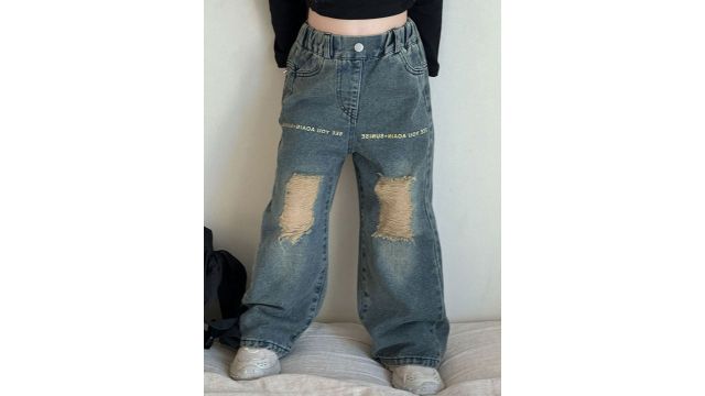 LULU & SKY Girls Printed High-Rise Light Fade Highly Knee Distressed Baggy Jeans