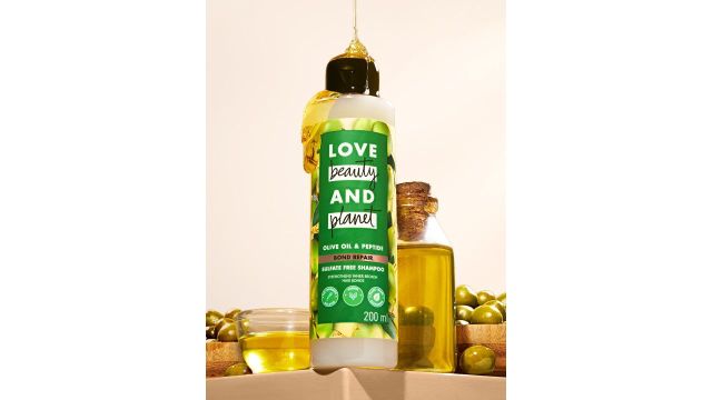 Love Beauty & Planet Bond Damage Repair Shampoo With Olive Oil & Peptide