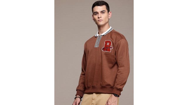 RoadsterThe Life Co. Relaxed Fit Contrast Mock Collar with Applique Detailing Sweatshirt