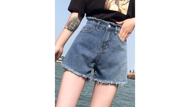 StyleCastWomen Regular Fit Mid-Rise Cotton Frayed Denim Shorts