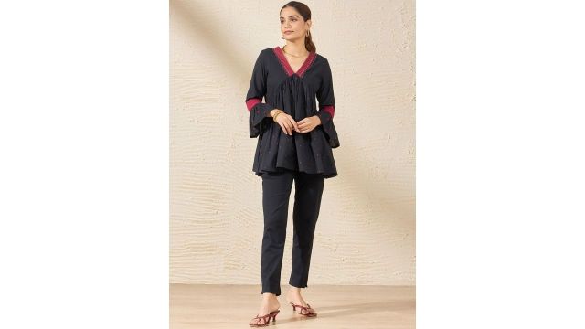 black flared sleeves V-neck sequinned cotton kurta