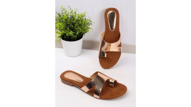 AVIVASTYLE’s casual open-toe flats