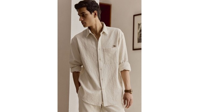 AndamenMen Premium Relaxed Fit Textured Spread Collar Casual Shirt