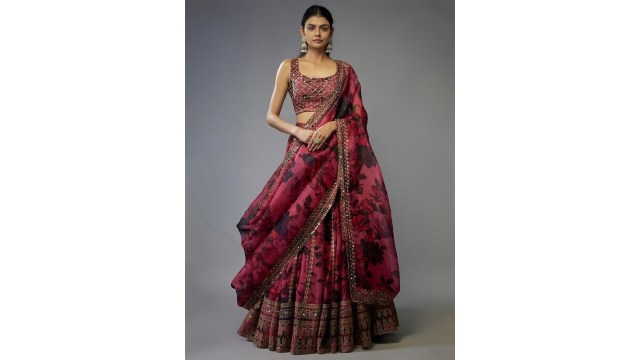 ETHNIC PLUSPrinted Sequinned Semi-Stitched Lehenga & Unstitched Blouse With Dupatta