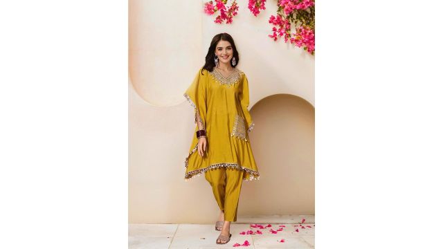 Ishin Women Embellished Tunic With Trousers Co-Ords