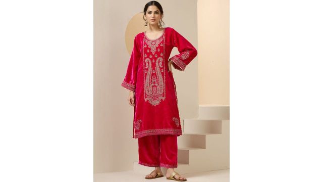 Ishin Women Ethnic Motifs Embroidered Regular Thread Work Velvet Kurta with Trousers