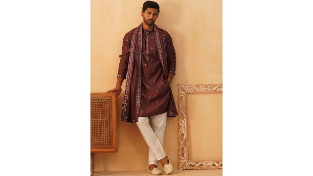 Jompers Men Floral Embroidered Regular Sequinned Kurta with Pyjamas & With Dupatta