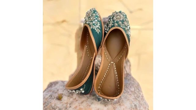 PIND POPPERS Women’s Traditional Ethnic Embroidered Jutti