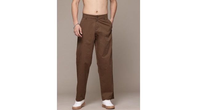 Roadster The Lifestyle Co Men Straight Fit Chinos (Brown)