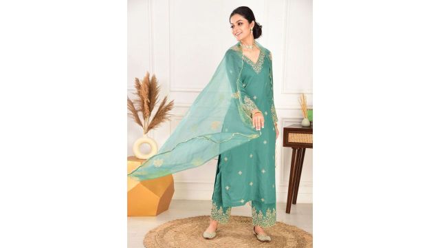 Women Solid Embroidered Kurta