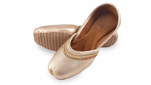 Women’s Gold Work Ethnic Shoes Traditional Mojari