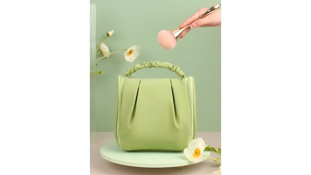 Cortina Green Water Resistant Makeup Organiser