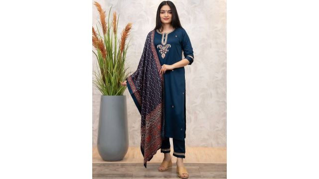 HERE&NOW Women Ethnic Motifs Embroidered Regular Thread Work Chanderi Silk Kurta