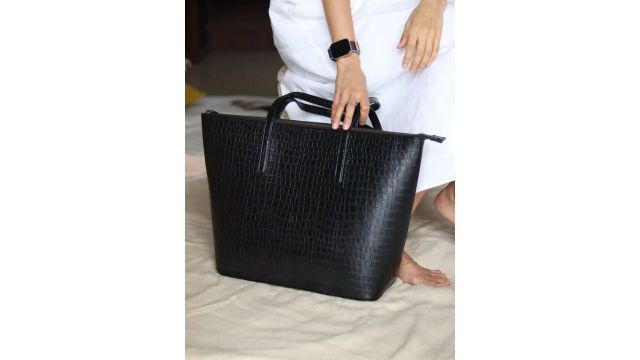 Mast & Harbour Textured PU Oversized Structured Handheld Bag