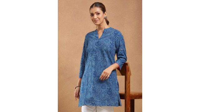 Fabindia Women Dabu Printed V-Neck Slim Fit Short Kurta