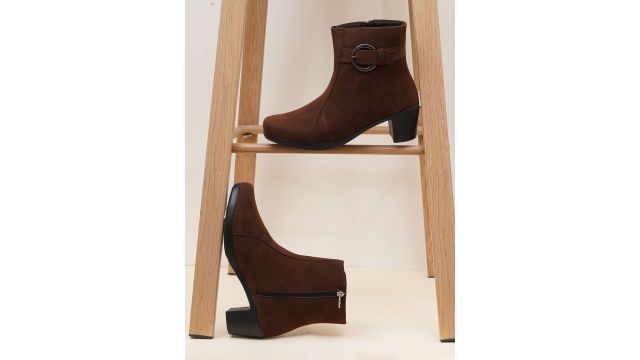 The PLANET WALK Women Casual Block-Heeled Chelsea Boots