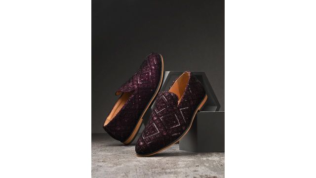 San Frissco Men Textured Embroidered Lightweight Mojaris