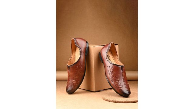 Vellinto Pindara Men Traditional Round Toe Lightweight Mojari Ethnic Jutti