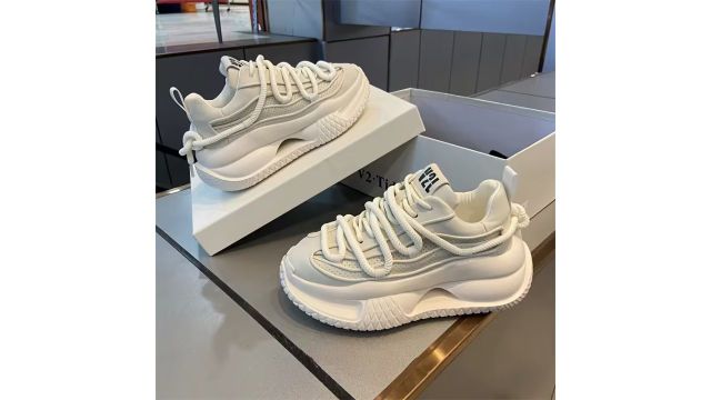 trendy casual sports shoes