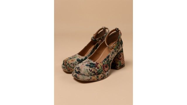 Theater Women Bara's Floral Tapestry Round Toe Platform Heels