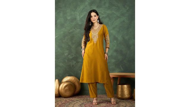 Varanga Women Ethnic Motifs Embroidered Kurta with Trousers