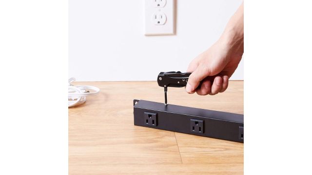 Amazon Basics 15-in-1 Multi-Tool Pocket Knife