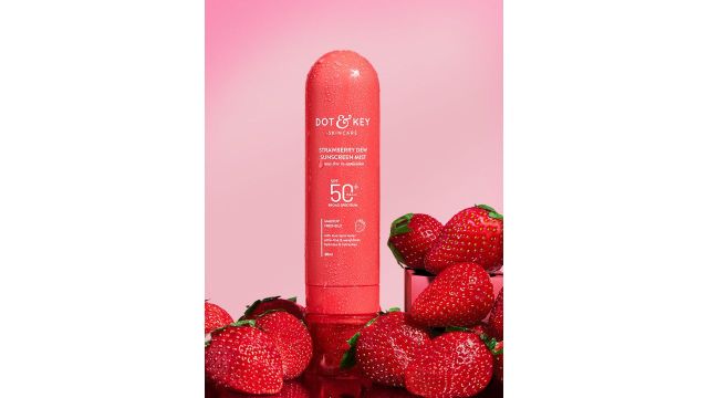 DOT & KEY Strawberry Niacinamide Sunscreen Mist SPF 50+ PA+++