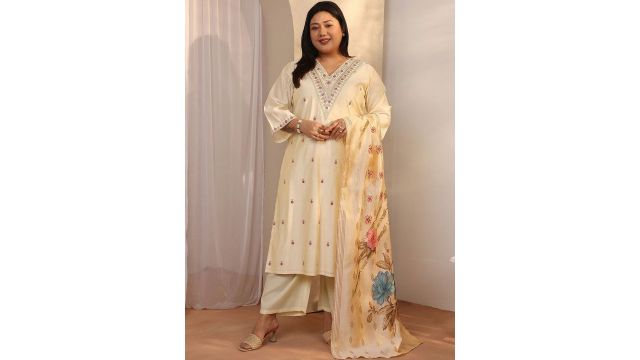 Extra Love By Libas Plus Size Women Floral Embroidered Kurta with Trousers & Dupatta