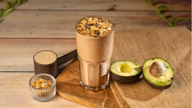 Light, Filling, Simple: Smoothies That Work Between Meals