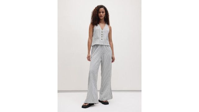 Roadster The Life Co. Vertical Stripes Seersucker V-Neck Waistcoat with Wide Leg Trousers