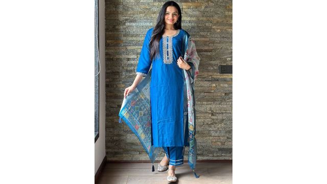 MOKOSH Floral Yoke Design Round Neck Thread Work Chinon Kurta