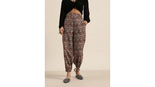 Shae by SASSAFRAS Women Maroon & Off-White Regular Fit Printed Joggers