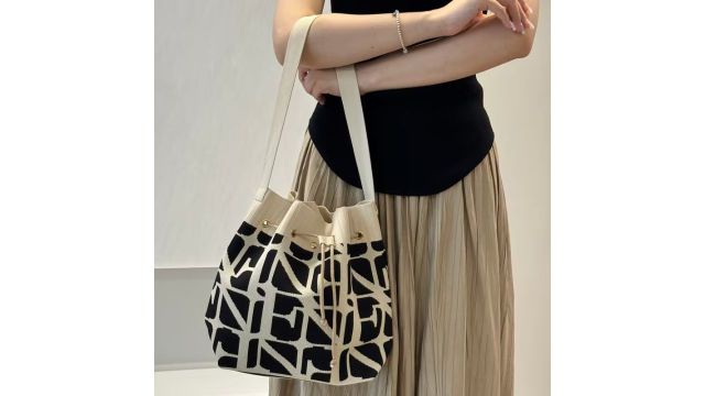 Trendy Geometric Drawstring Bucket Bag